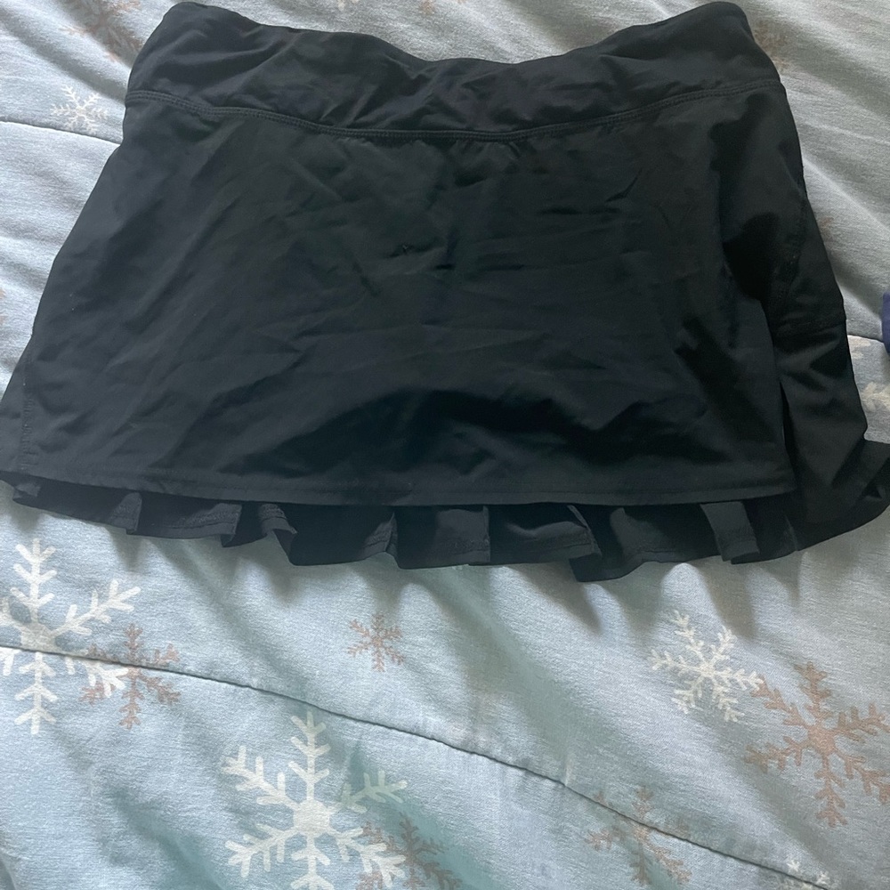 Lululemon black skirt size 6 regular